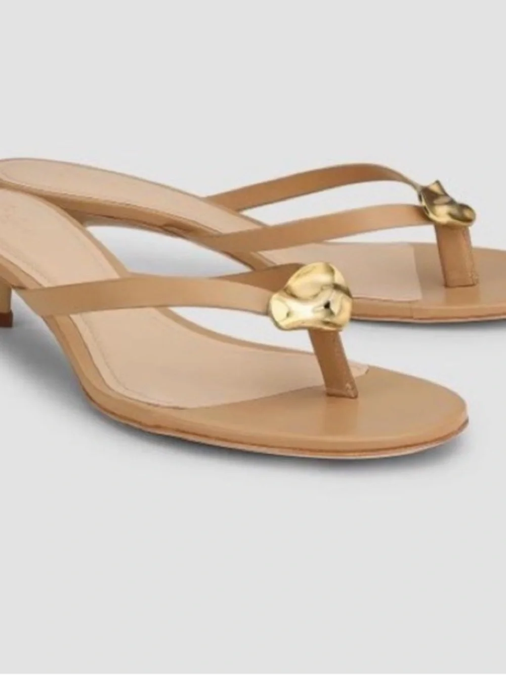 22 eleve Saks Women's Tan Leather Thong Sandals with Gold Accent size 41